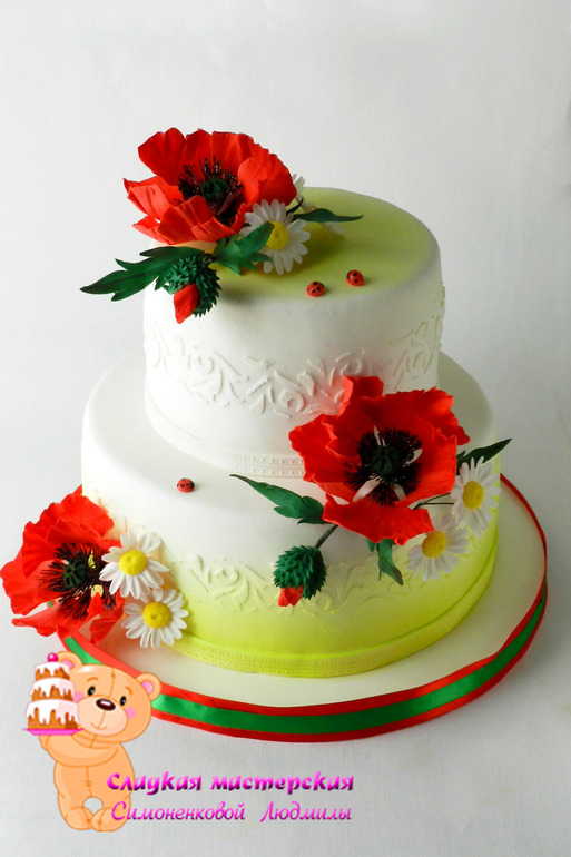 Торт с маками и ромашками
