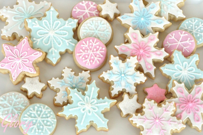 Украшаем новогодние пряники.