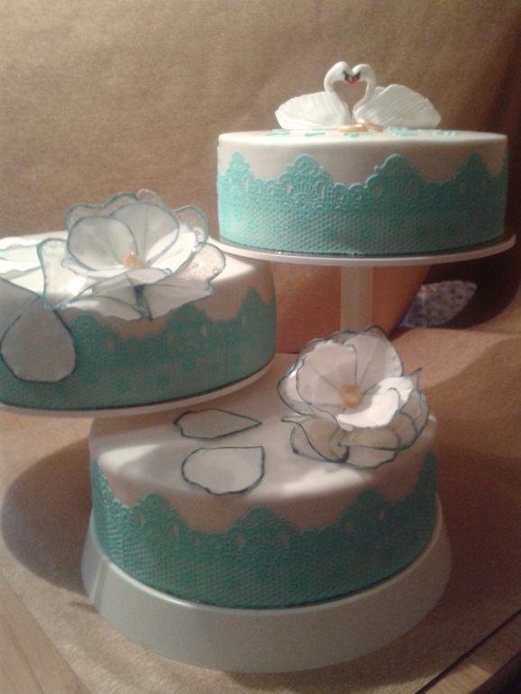 свадебный на этажерке