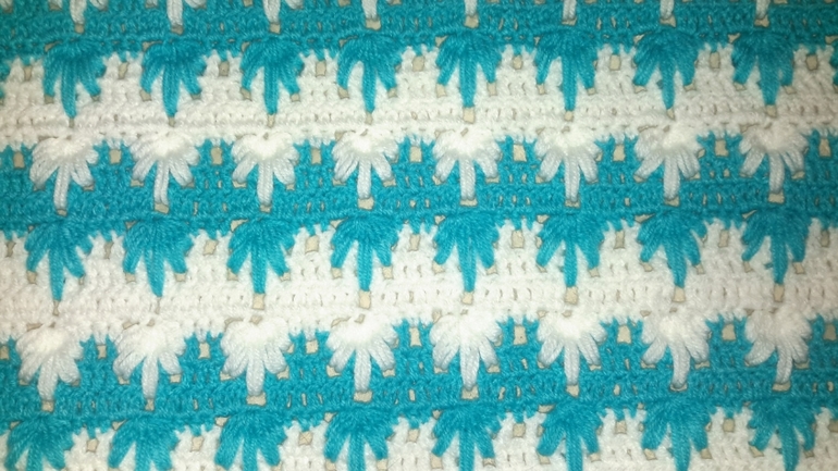 Пледы разные 3 штуки