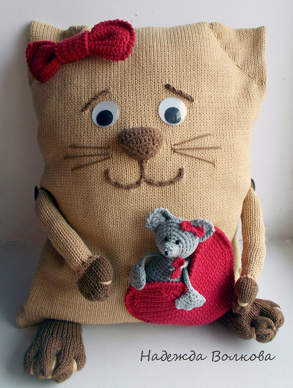 Забавная подушка