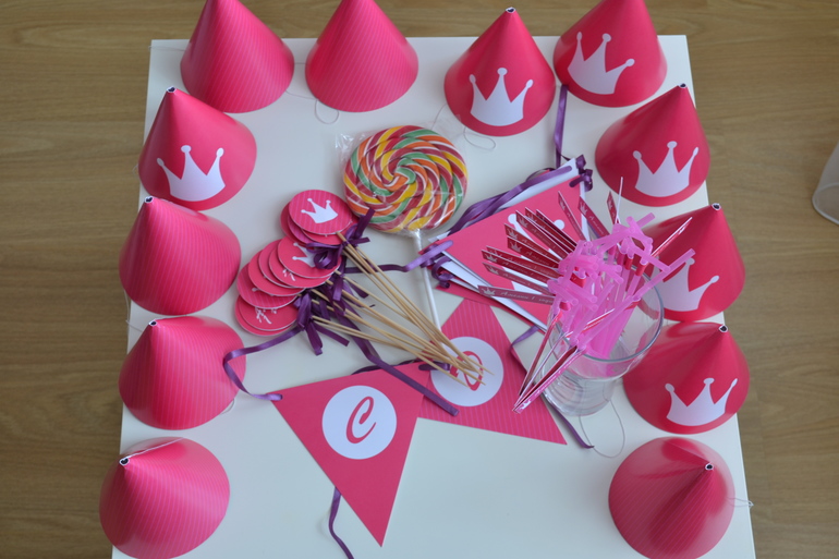 Оформление и организация Вашего праздника: аниматоры, бумажная атрибутика!!!