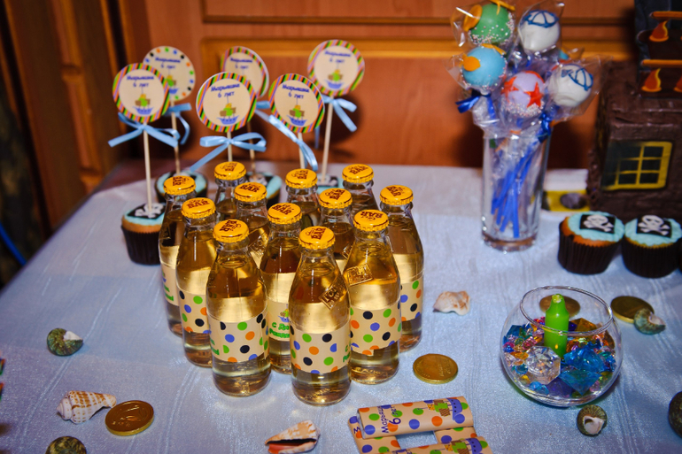 Вот какой получился сладкий стол с моим оформлением!