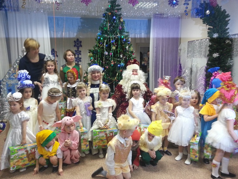 Елка у дочки в садике )