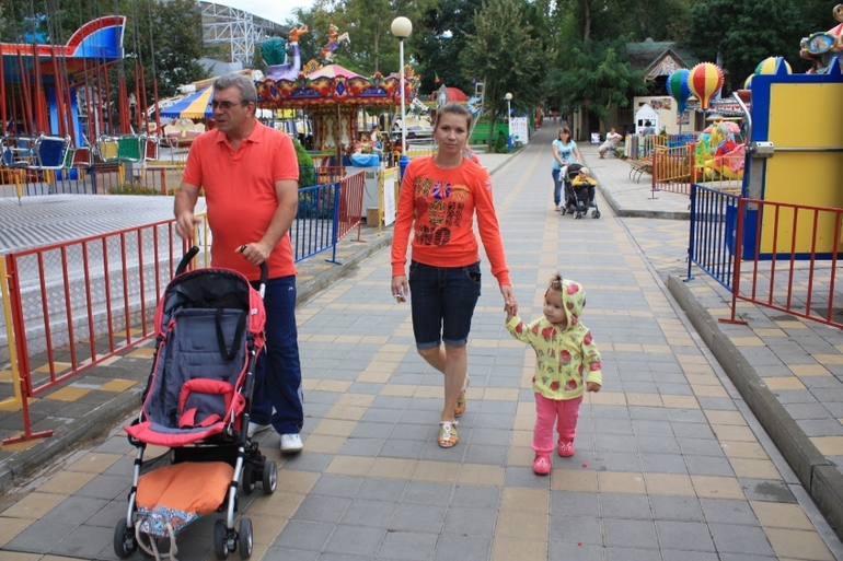 наши коляски-продолжение))