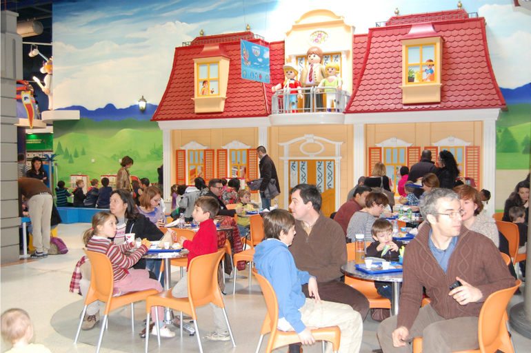 Один день в мире игрушек. Досуг во Франции.