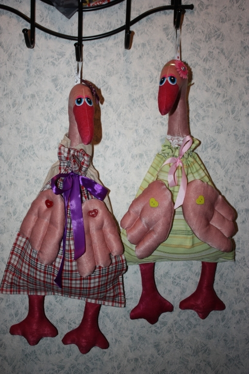 Сшились у Маруси две веселых гуси