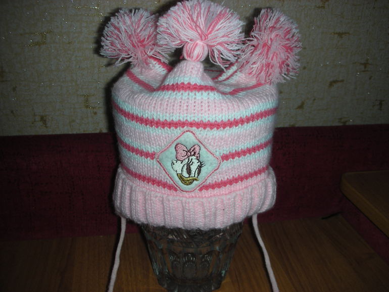 Много одежды на девочку