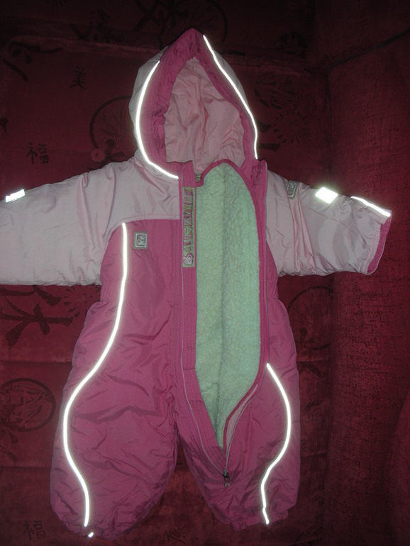 Много одежды на девочку