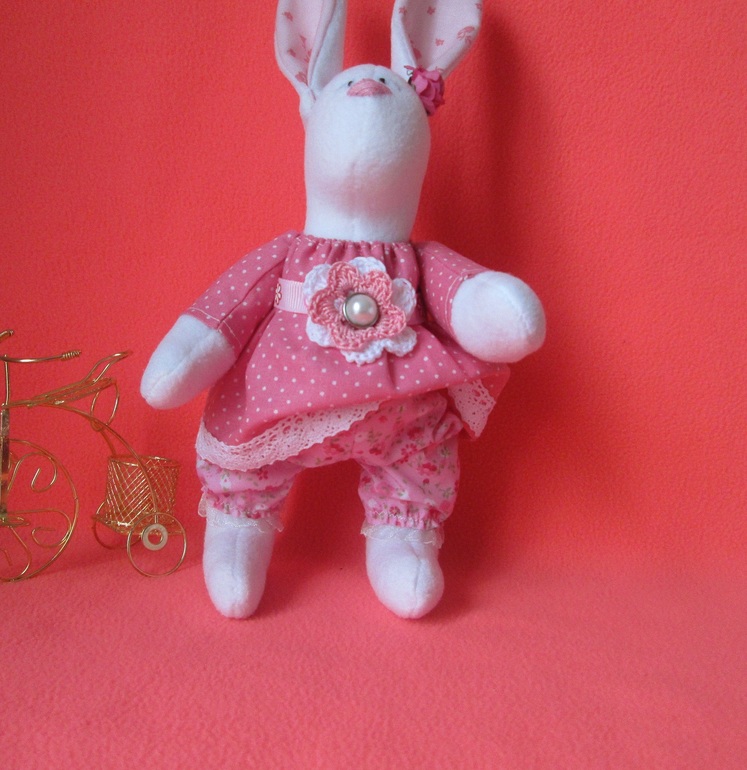 Я опять с зайками малышами.И слоник:)