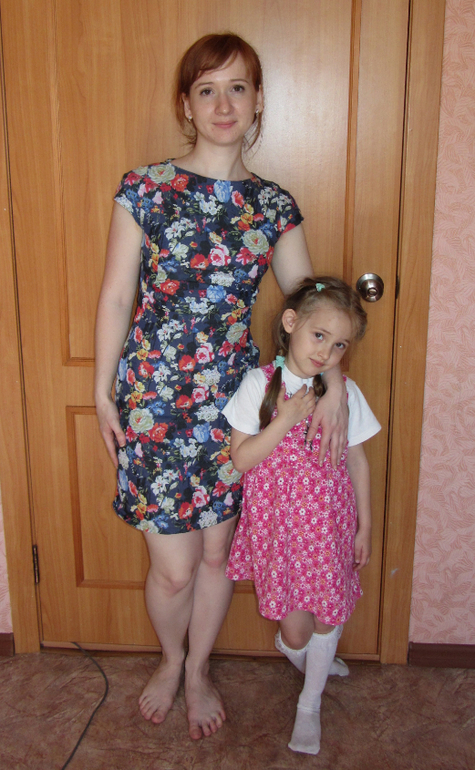 Сшила платье себе и Машин сарафан тоже моий