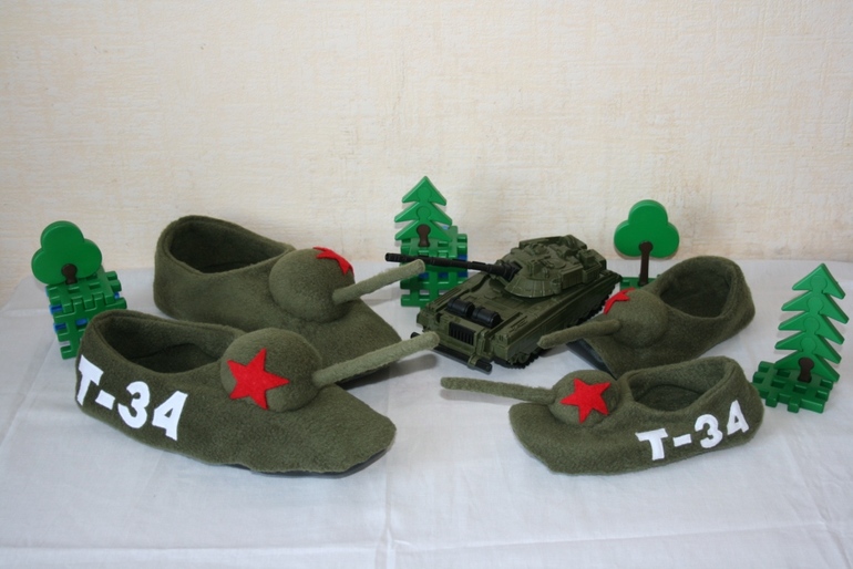 "На поле танки грохотали...."