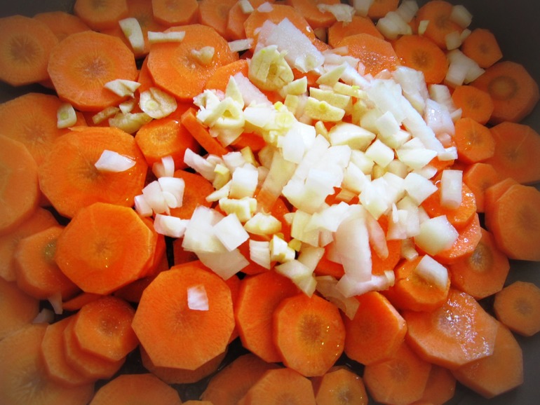 Оранжевые, морковно-куриные котлетки на гриле