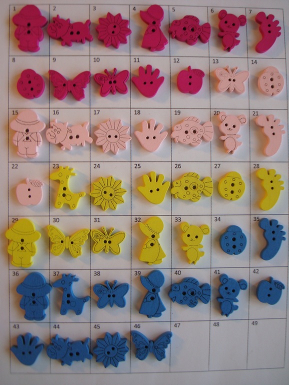 Много пуговок, кабошоны, подвески, стразы