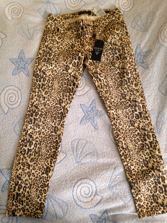 Леопардовые джинсы фирмы Guess