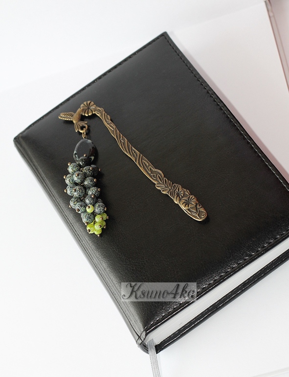 И я туда же)  Браслеты и закладочка...