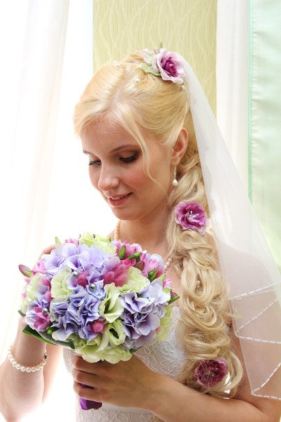 А вот и моя невеста в моих розочках