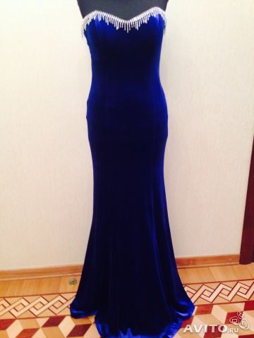 Вечерние платья фирма турецкая  модел JOVANI размер 44-46 бархатные стоит 7000 рублей