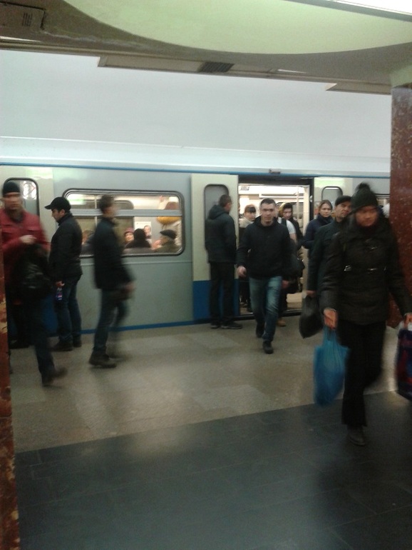 Наконец мы попали в метро!