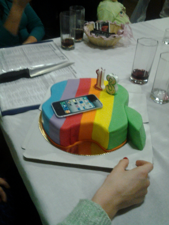 Тортик доченьке-фанатке APPLE на 13 лет!