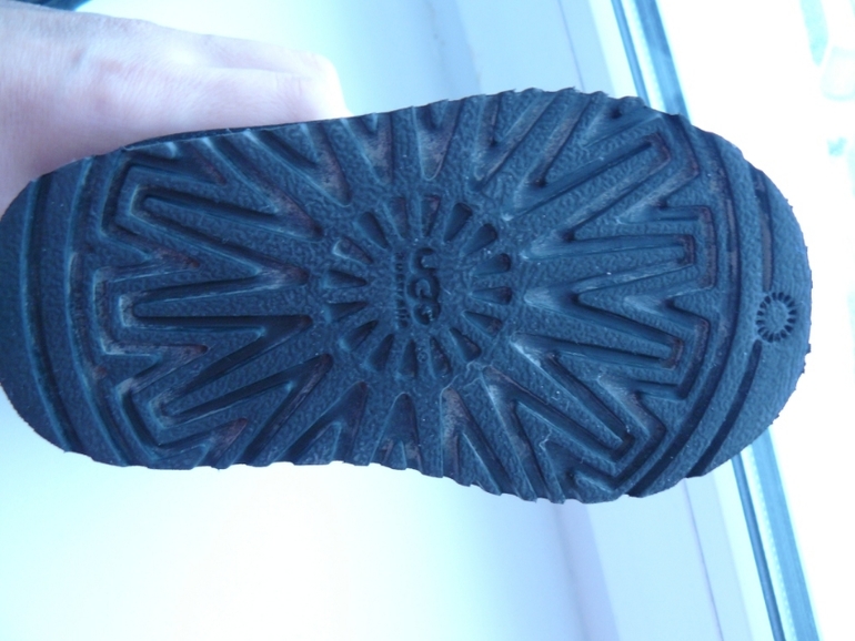 Ugg Оригинал р 25 Цена 2000!!! Почта за мой счет!!!