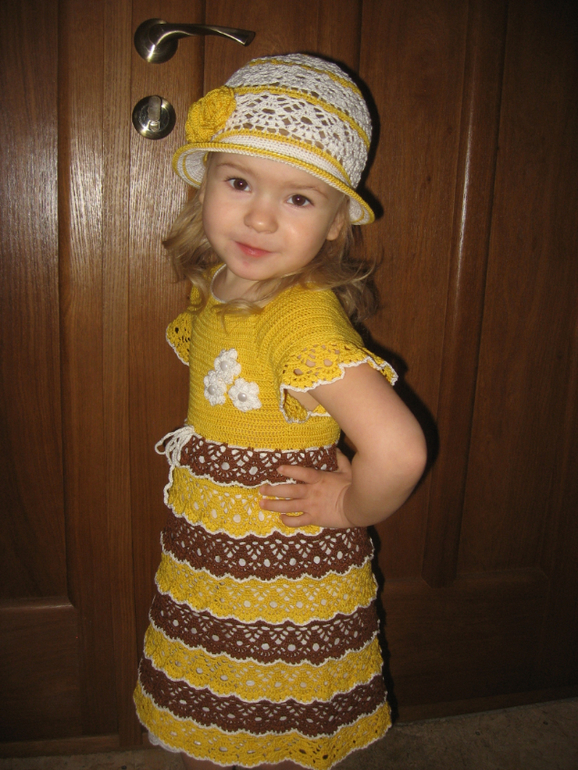 Платье и шляпка на лето