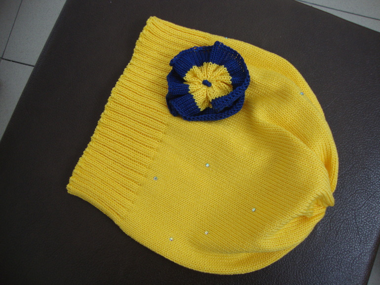 Яркие шапочки.