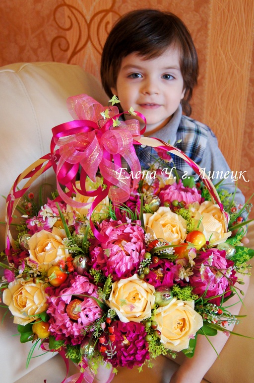 Корзина сезонная с пионами