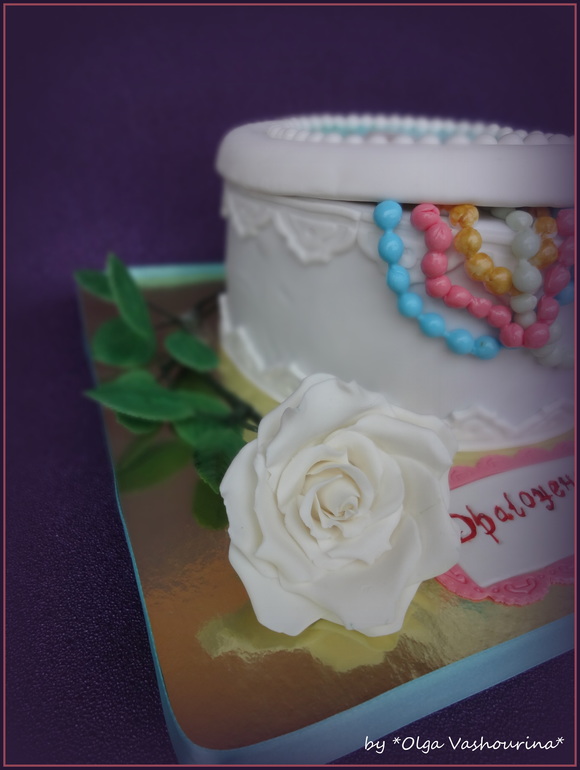 Шкатулка и первая роза