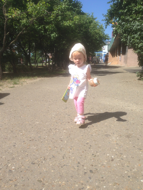 Вишенки любят друг друга год и девять месяцев!