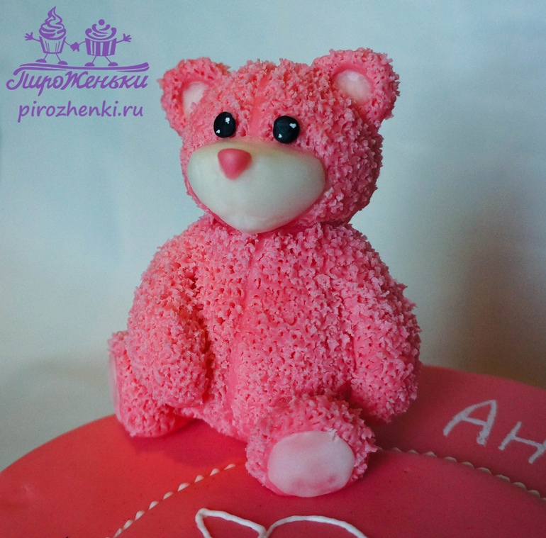 Два розовых тортика с мишками