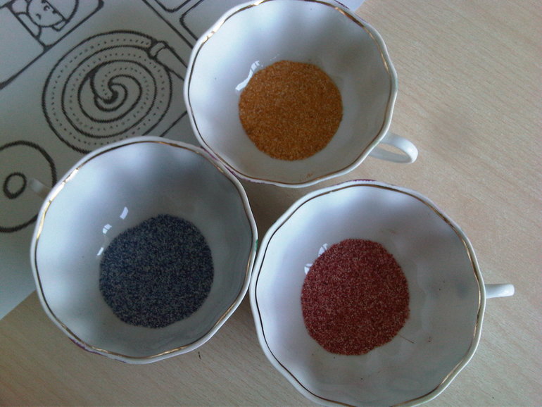 Играем со льдом и рисуем манкой