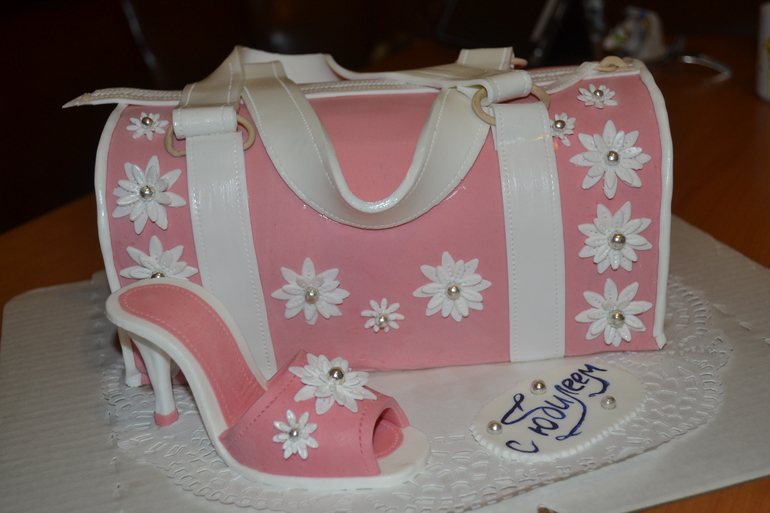 На юбилей удивительной девушке.