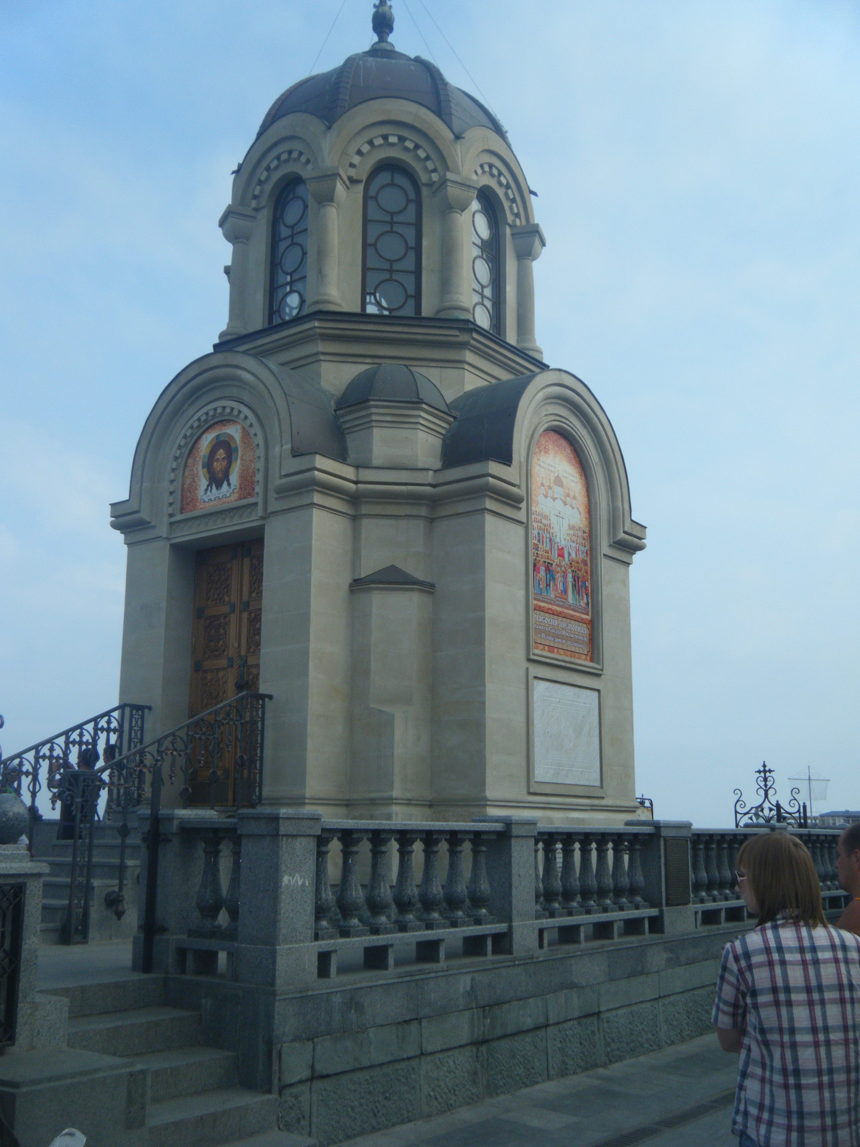 Крым, 2011 год, я и А. в пузе на 25-й неделе.