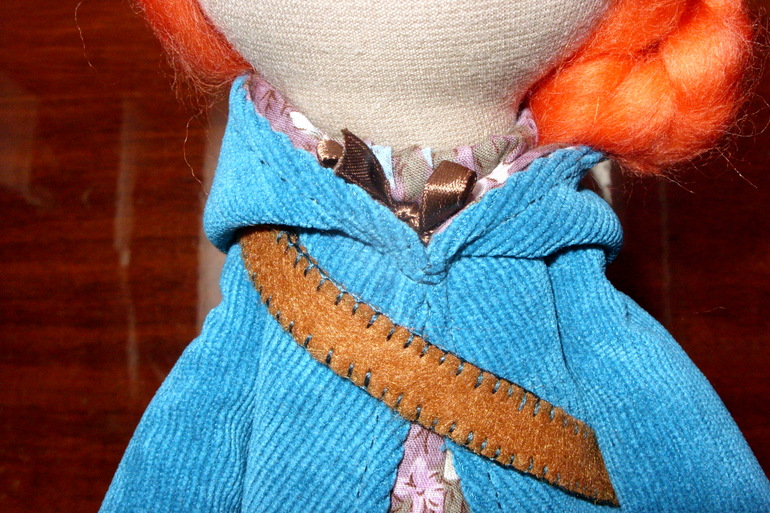 Продам зайчиков и текстильную куклу.