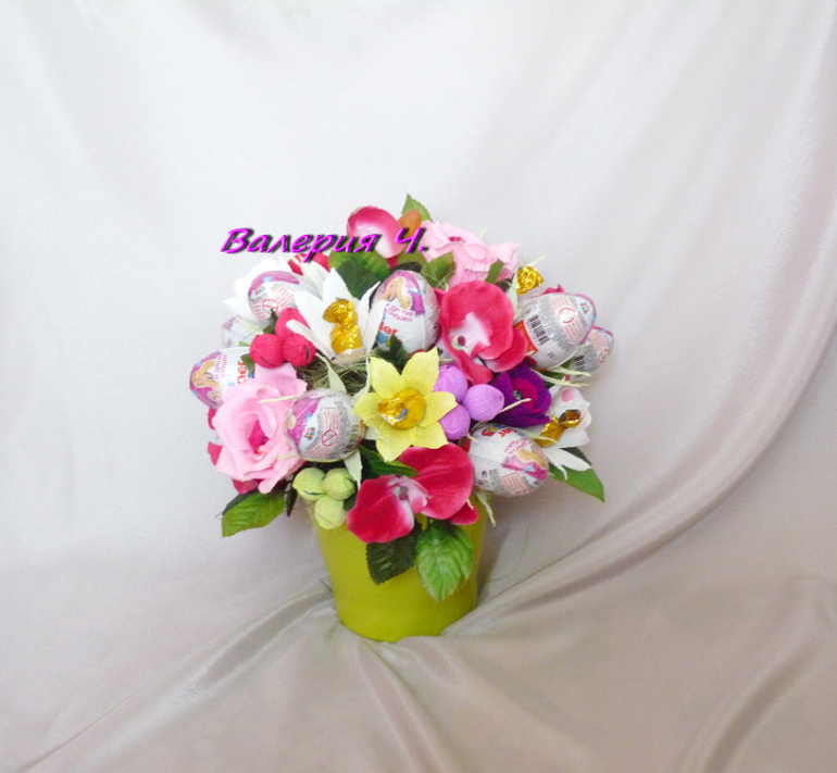 Дерево из конфет и 11 киндеров