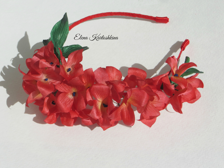 Ободок с гортензиями.