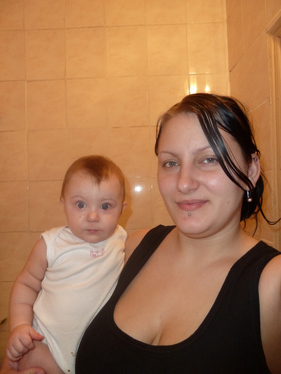 ел печеньку, пока мама готовила кушать