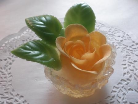 Мыльные вкусняшки и роза в хрустале