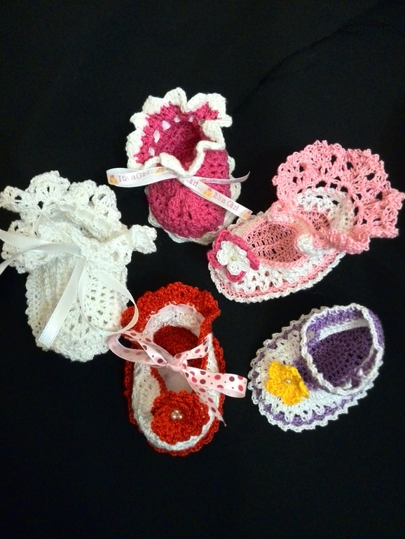 Пинеточки для принцесски и чепчик))