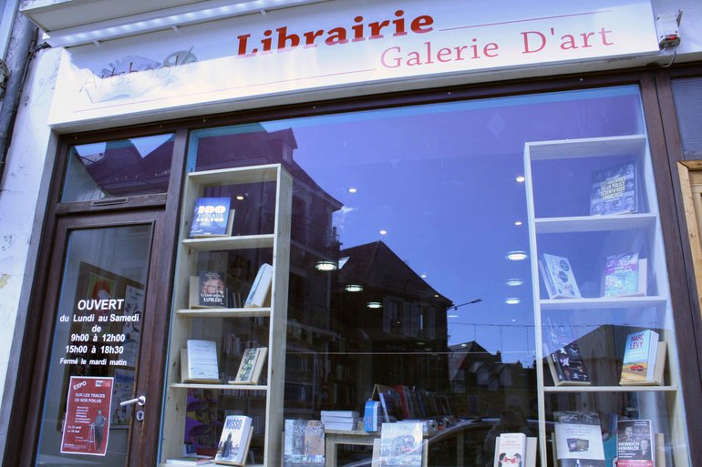 Книжный магазин во Франции.