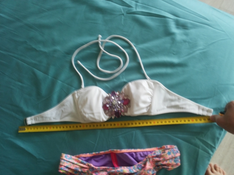 Купальник VS на худенькую девушку, размер верха XS, низ S.