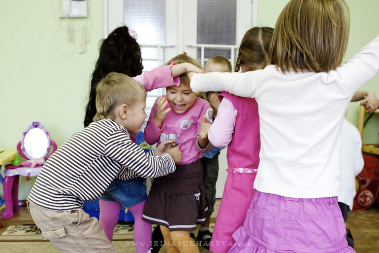 Один день из жизни в детском саду. Часть 2. Играем.
