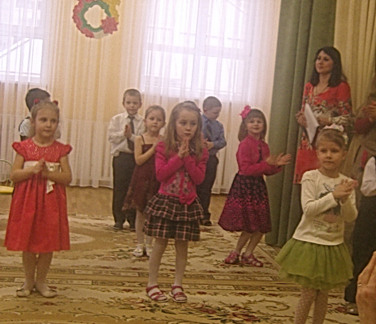 Утренник под 8 марта!!!!