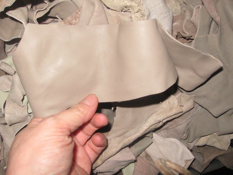 Меняю кожу-небольшие кусочки.