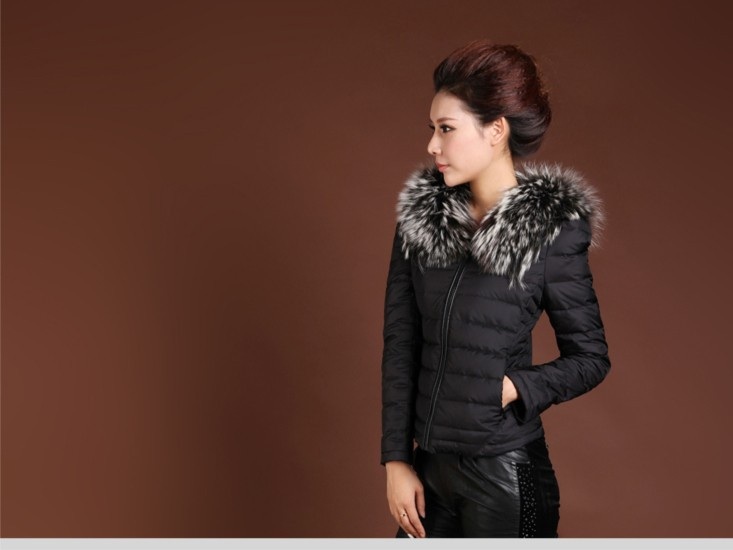 В наличии куртка теплая и легкая новая 1350 руб