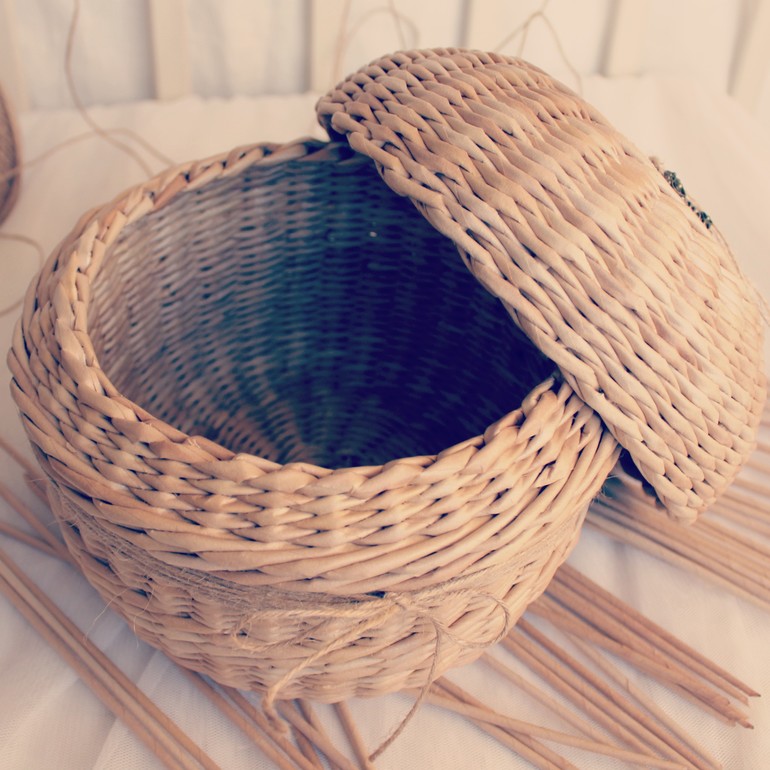 Плетеная шкатулка