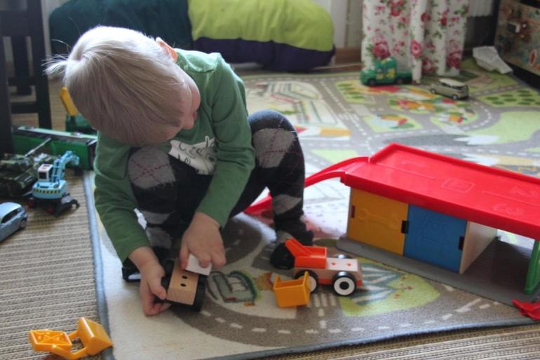 Гараж для машинок или Любите ли вы Икею так как люблю ее я?))