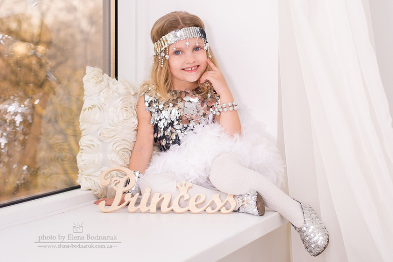 Девочка весна Полина...