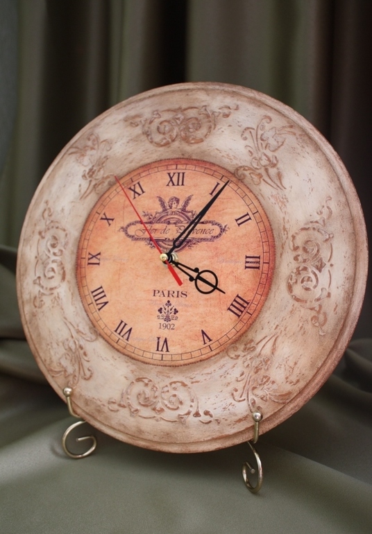 Опять идут старинные часы....